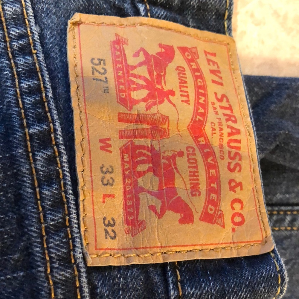 527 Levi 33 x 32